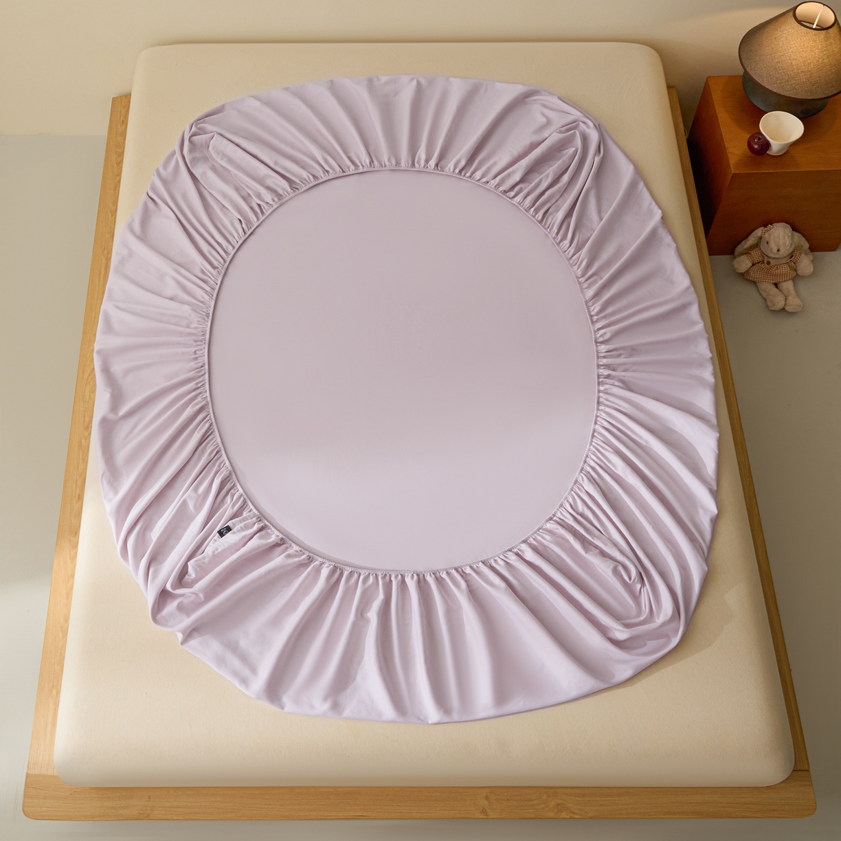 91家纺网 家纺一手货源 找家纺 锦觅 2025新款100S全棉长绒棉陶瓷磨毛绣花纯色单品床笠三件套 晚安兔兔（幻影紫）