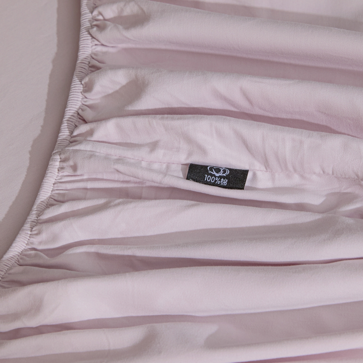 91家纺网 家纺一手货源 找家纺 锦觅 2025新款100S全棉长绒棉陶瓷磨毛绣花纯色单品床笠三件套 晚安兔兔（幻影紫）