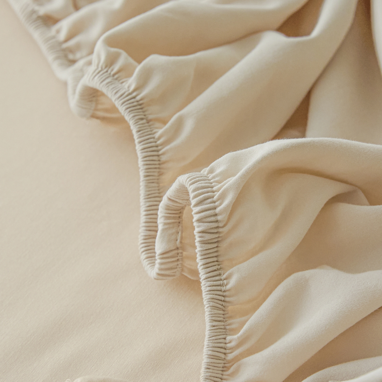 91家纺网 家纺一手货源 找家纺 锦觅 2025新款100S全棉长绒棉陶瓷磨毛绣花纯色单品床笠三件套 漫天飞舞（烟云米）