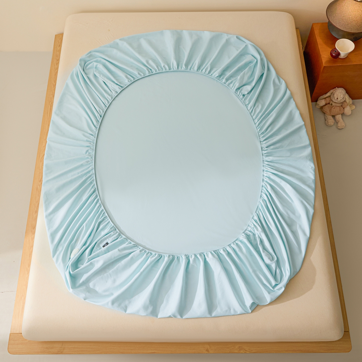 91家纺网 家纺一手货源 找家纺 锦觅 2025新款100S全棉长绒棉陶瓷磨毛绣花纯色单品床笠三件套 星空兔兔（湖水蓝）