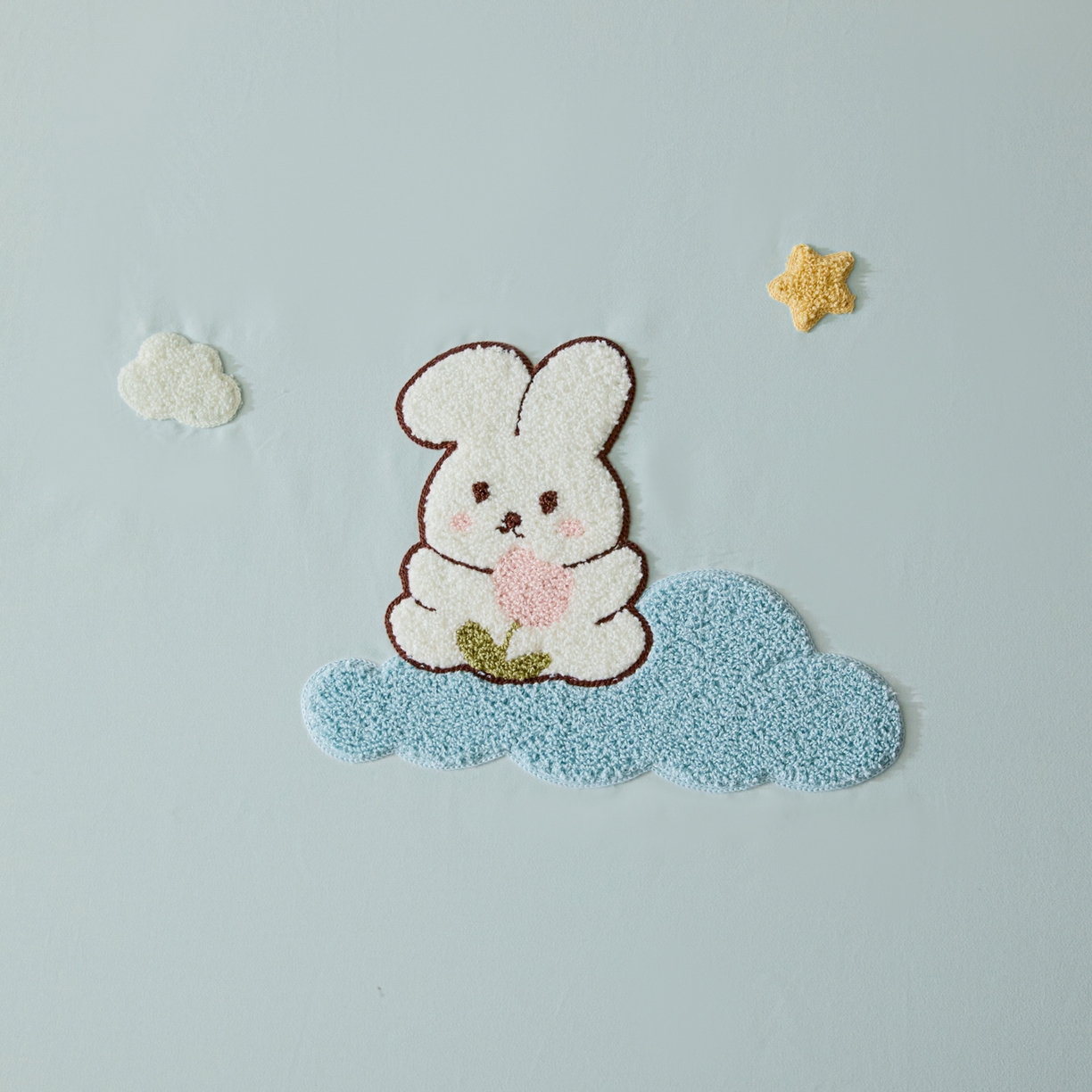 91家纺网 家纺一手货源 找家纺 锦觅 2025新款100S全棉长绒棉陶瓷磨毛绣花纯色单品床笠三件套 星空兔兔（湖水蓝）