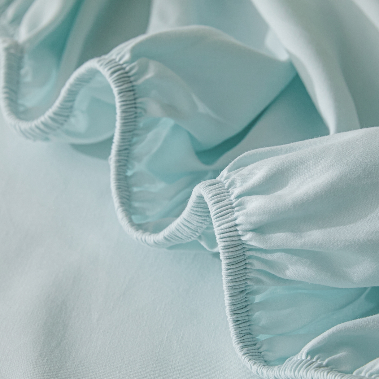 91家纺网 家纺一手货源 找家纺 锦觅 2025新款100S全棉长绒棉陶瓷磨毛绣花纯色单品床笠三件套 星空兔兔（湖水蓝）