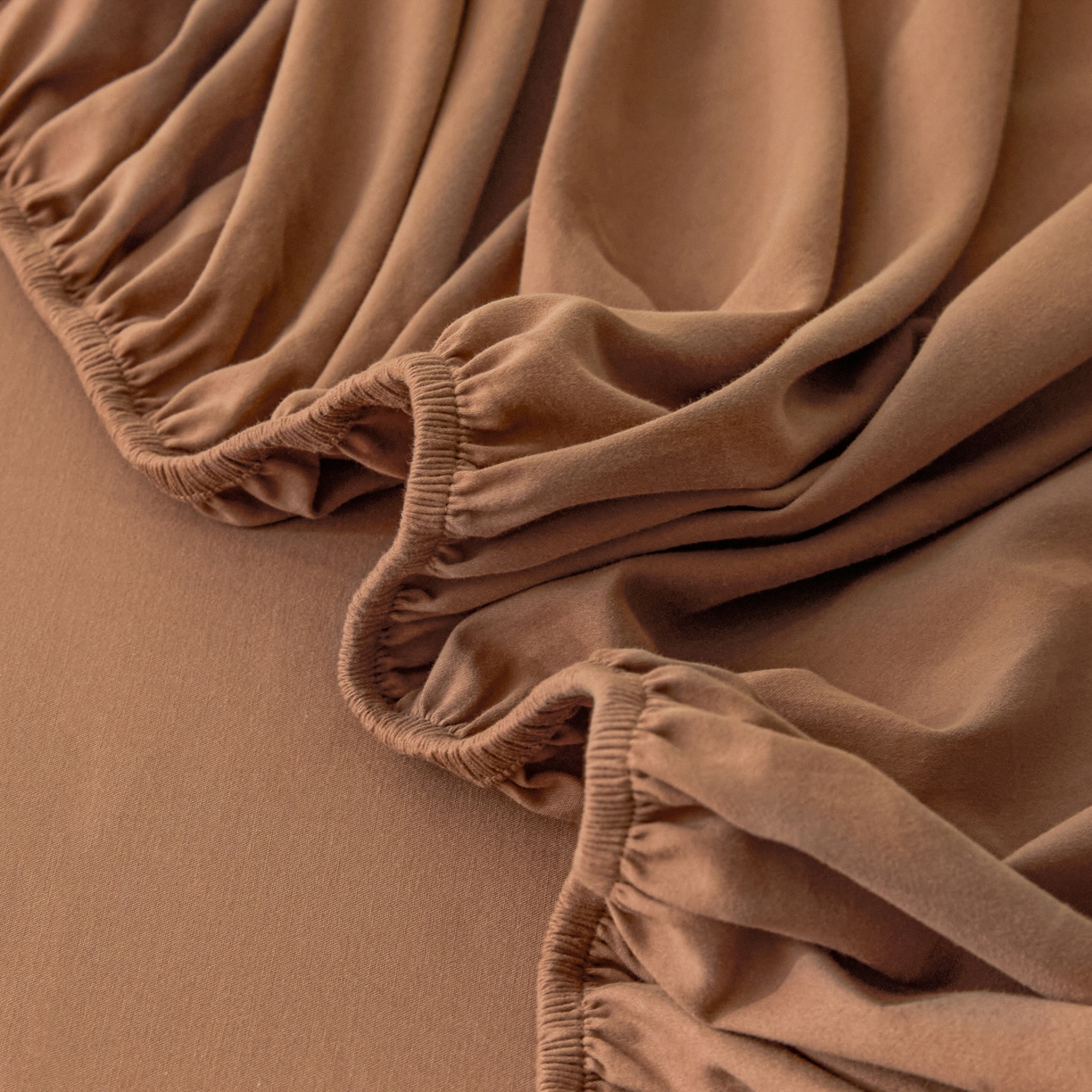 91家纺网 家纺一手货源 找家纺 锦觅 2025新款100S全棉长绒棉陶瓷磨毛绣花纯色单品床笠三件套 气球猫咪(深秋咖）