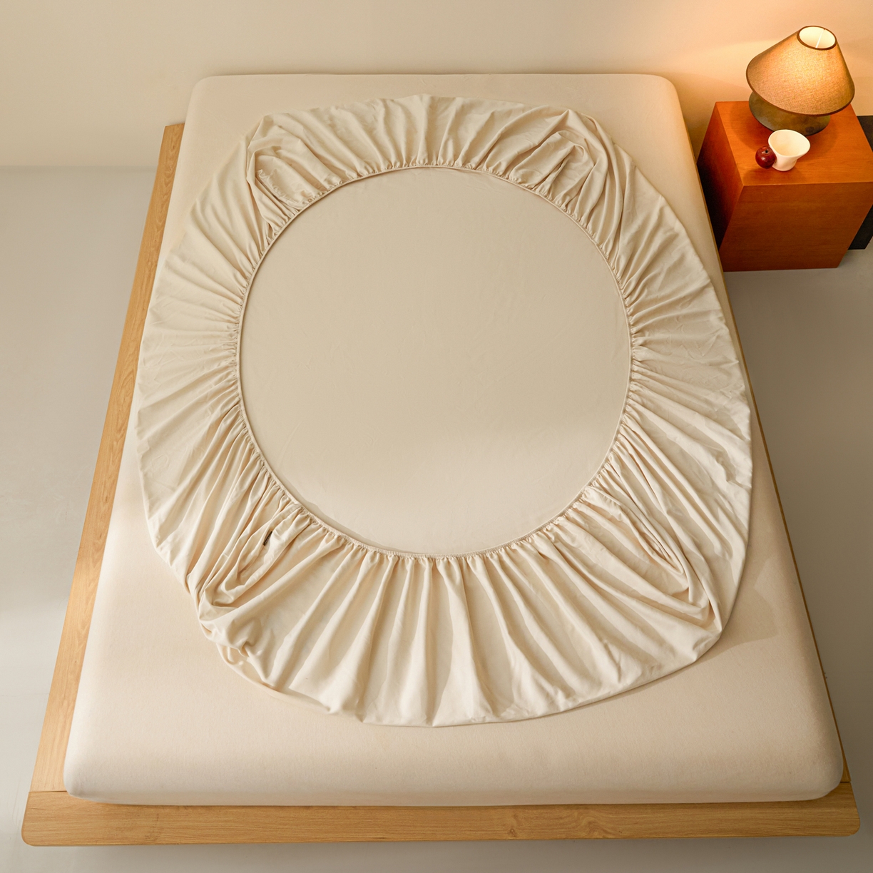 91家纺网 家纺一手货源 找家纺 锦觅 2025新款100S全棉长绒棉陶瓷磨毛绣花纯色单品床笠三件套 漫天飞舞（烟云米）