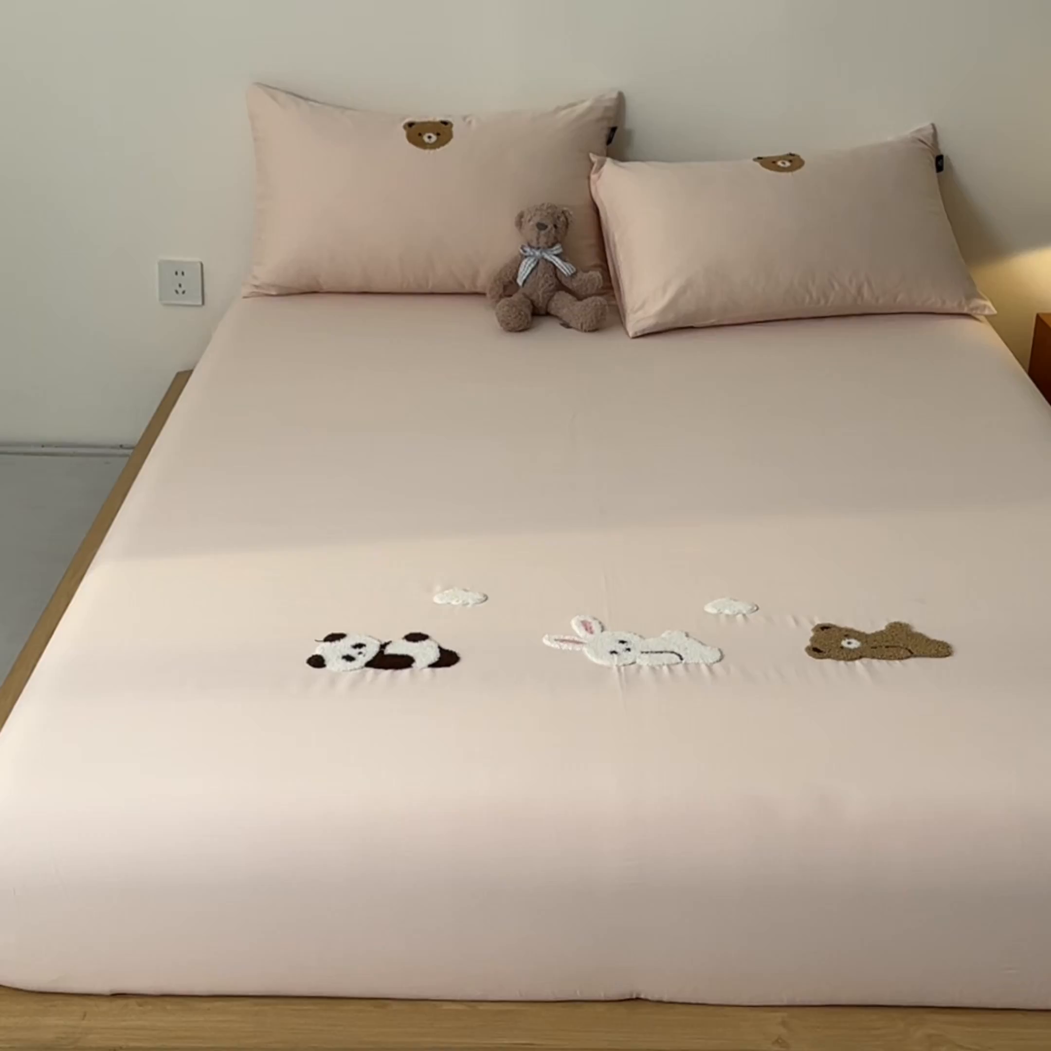 91家纺网 家纺一手货源 找家纺 锦觅 2025新款100S全棉长绒棉陶瓷磨毛绣花纯色单品床笠三件套 好朋友（温暖玉）