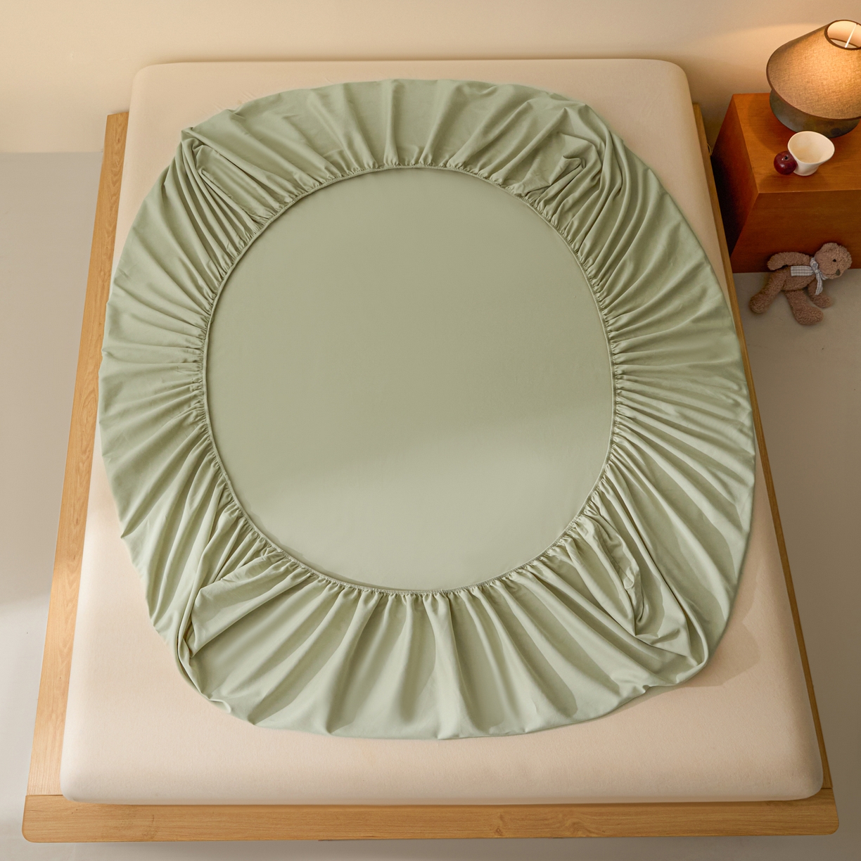 91家纺网 家纺一手货源 找家纺 锦觅 2025新款100S全棉长绒棉陶瓷磨毛绣花纯色单品床笠三件套 月亮小熊（奶绿）