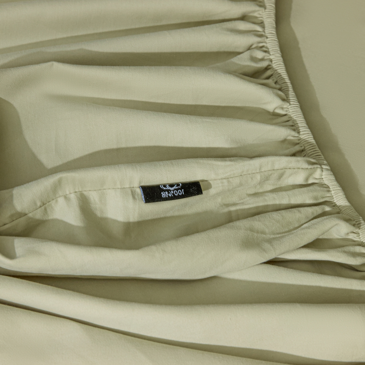 91家纺网 家纺一手货源 找家纺 锦觅 2025新款100S全棉长绒棉陶瓷磨毛绣花纯色单品床笠三件套 月亮小熊（奶绿）