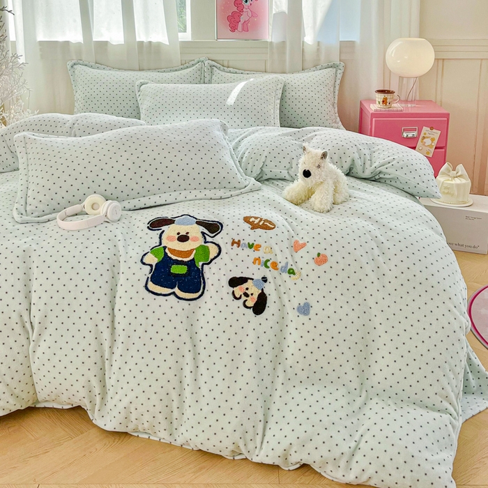 91家纺网 家纺一手货源 找家纺 （总）梦可莱家居 2025新款牛奶绒奶油系列印加绣床盖四件套