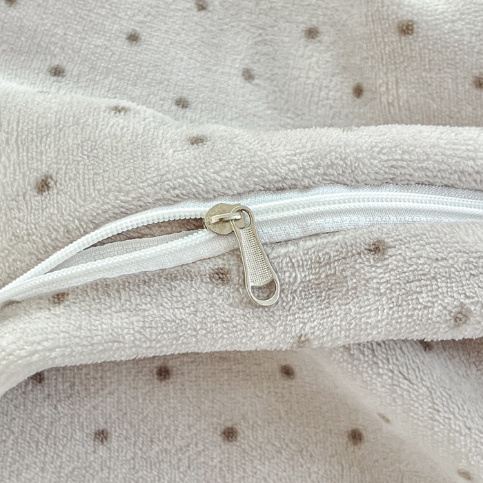 91家纺网 家纺一手货源 找家纺 梦可莱家居 2025新款牛奶绒奶油系列印加绣床盖四件套 奶伙伴灰