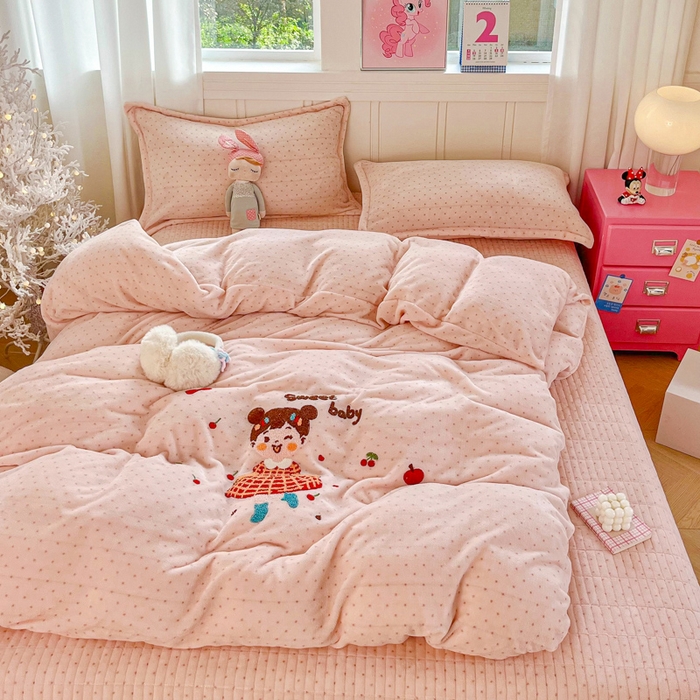 梦可莱家居 2025新款牛奶绒奶油系列印加绣床盖四件套 妞妞玉