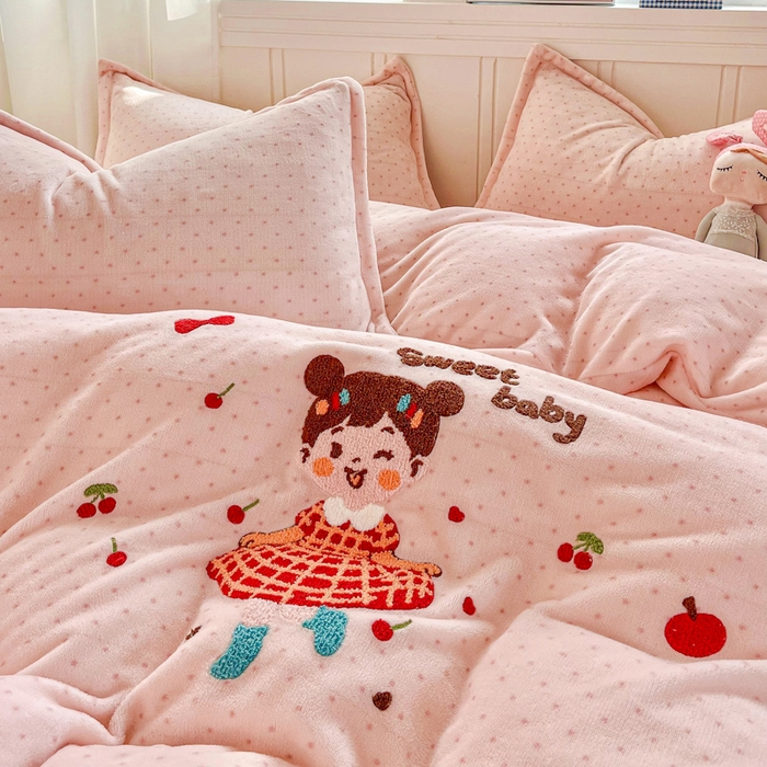 91家纺网 家纺一手货源 找家纺 梦可莱家居 2025新款牛奶绒奶油系列印加绣床盖四件套 妞妞玉