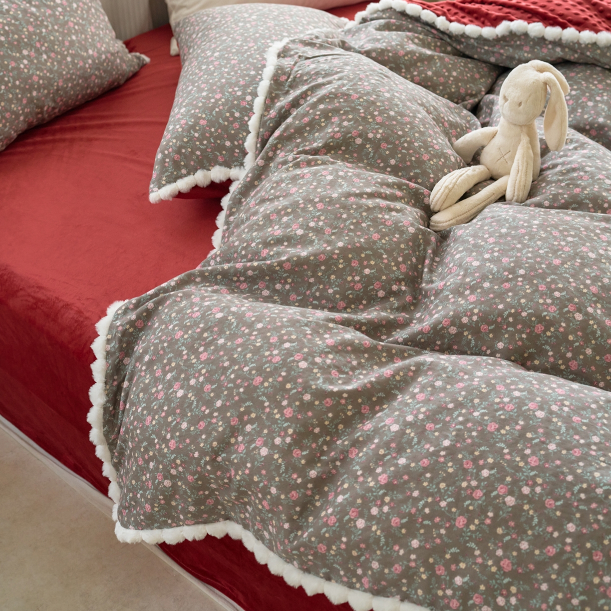 91家纺网 家纺一手货源 找家纺 （总）洋铭区（原狠狠爱） 2025秋冬双层纱毛球球+豆豆绒四件套系列