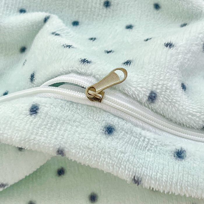 91家纺网 家纺一手货源 找家纺 梦可莱家居 2025新款牛奶绒奶油系列印加绣床盖四件套 奶汪球球