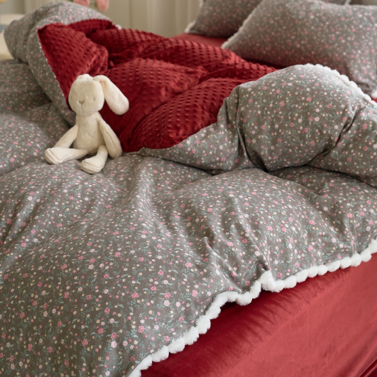 91家纺网 家纺一手货源 找家纺 洋铭区（原狠狠爱） 2025秋冬双层纱毛球球+豆豆绒四件套系列 爱莎玫瑰