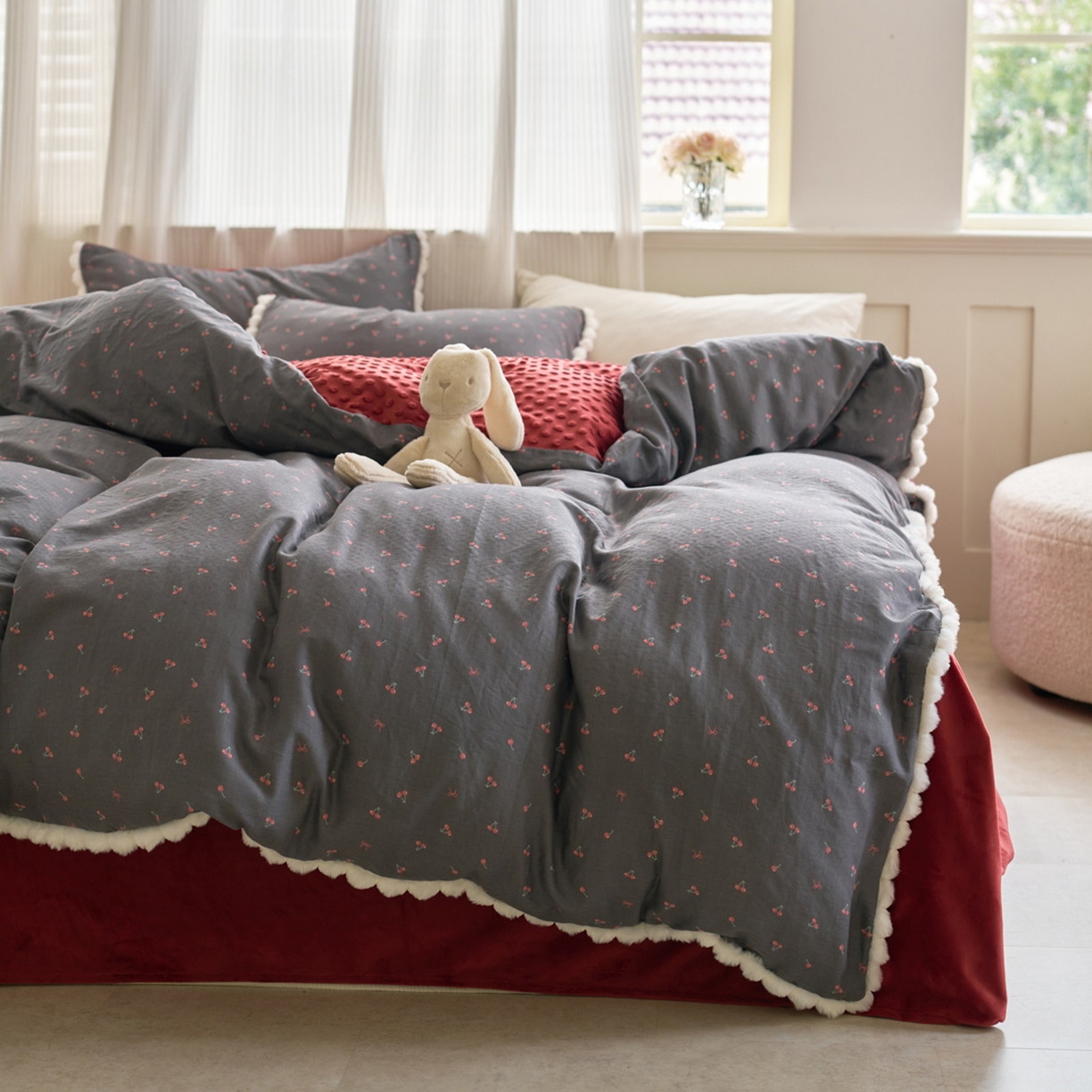 91家纺网 家纺一手货源 找家纺 洋铭区（原狠狠爱） 2025秋冬双层纱毛球球+豆豆绒四件套系列 复古 红樱桃