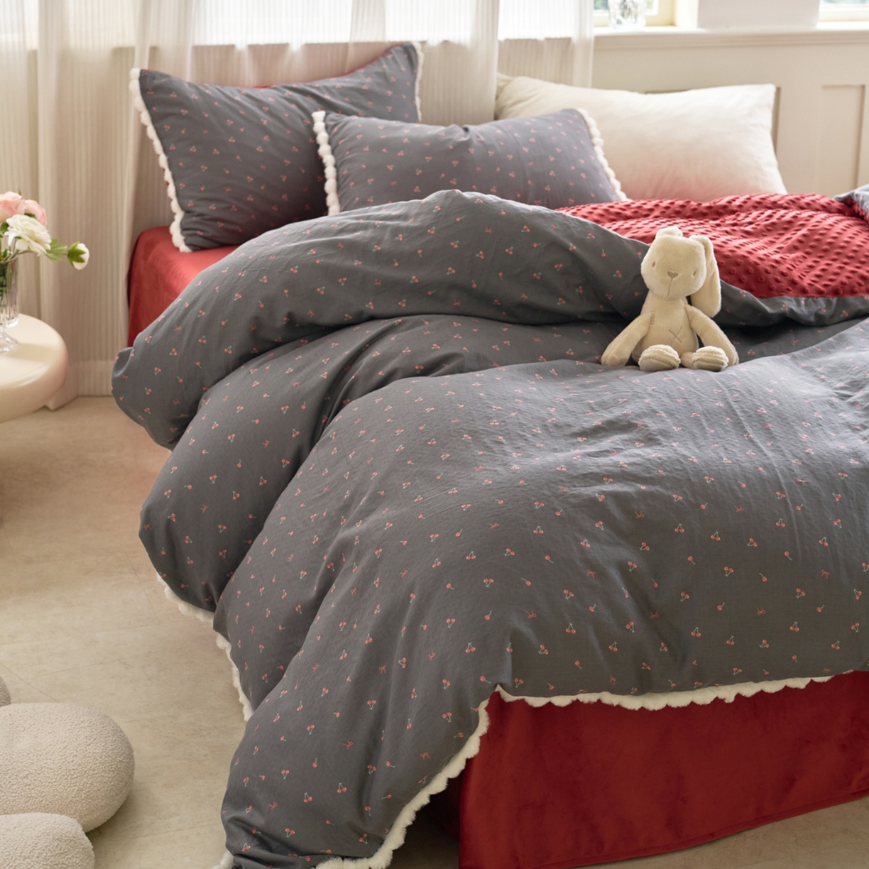 91家纺网 家纺一手货源 找家纺 洋铭区（原狠狠爱） 2025秋冬双层纱毛球球+豆豆绒四件套系列 复古 红樱桃