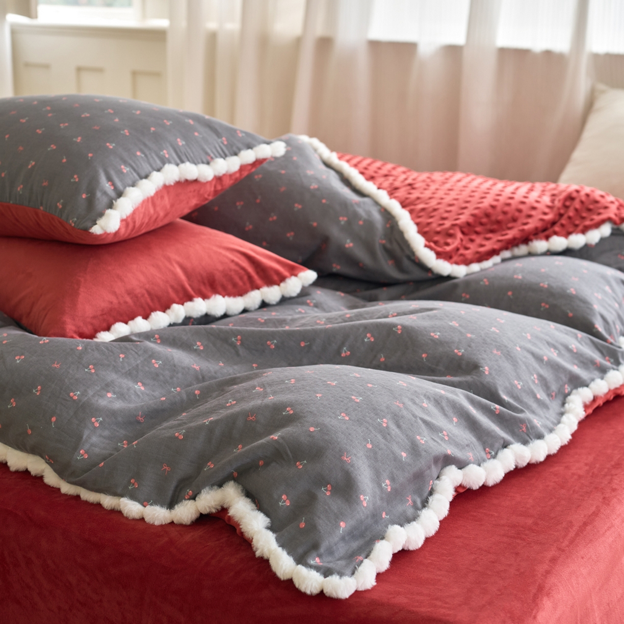 91家纺网 家纺一手货源 找家纺 洋铭区（原狠狠爱） 2025秋冬双层纱毛球球+豆豆绒四件套系列 复古 红樱桃