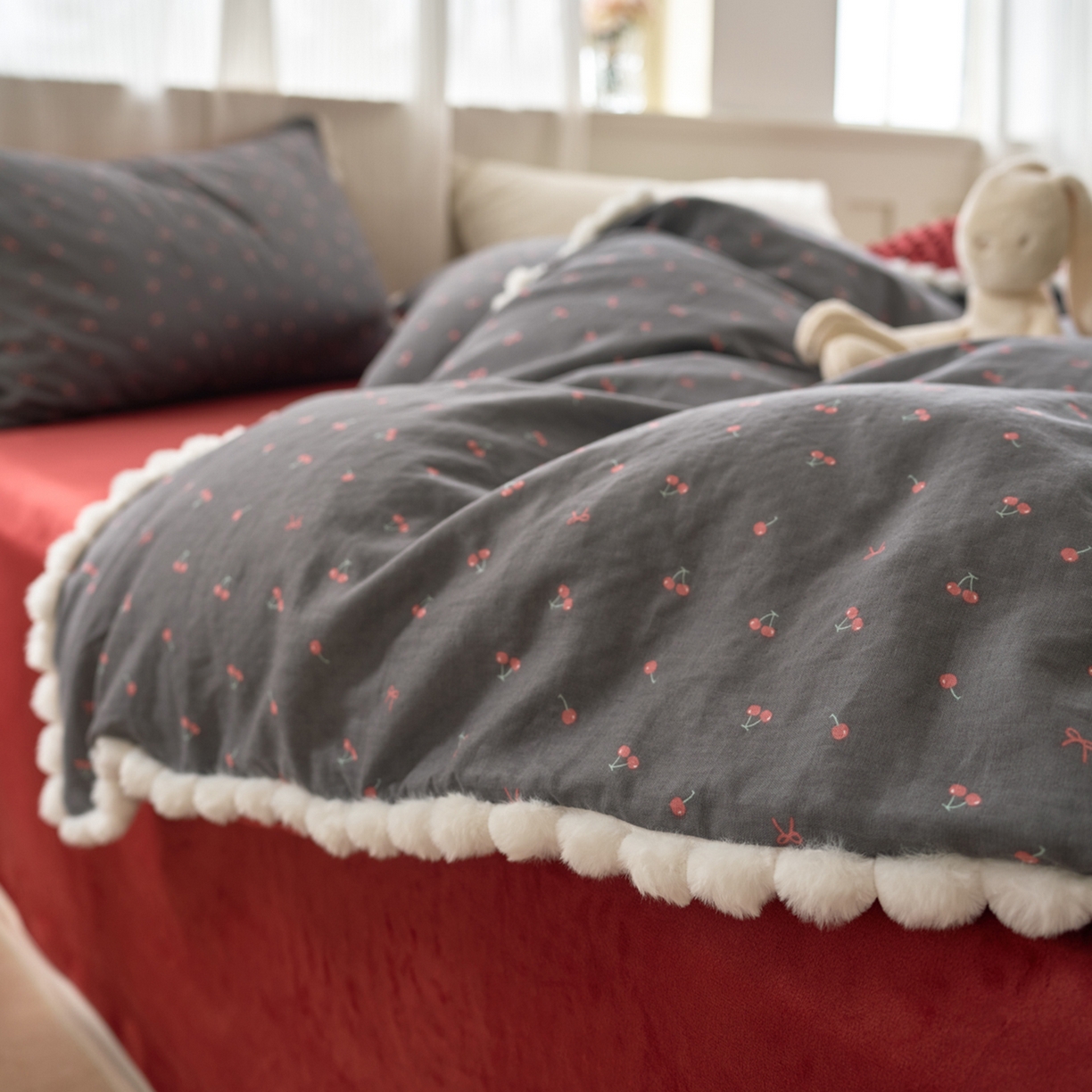 91家纺网 家纺一手货源 找家纺 洋铭区（原狠狠爱） 2025秋冬双层纱毛球球+豆豆绒四件套系列 复古 红樱桃