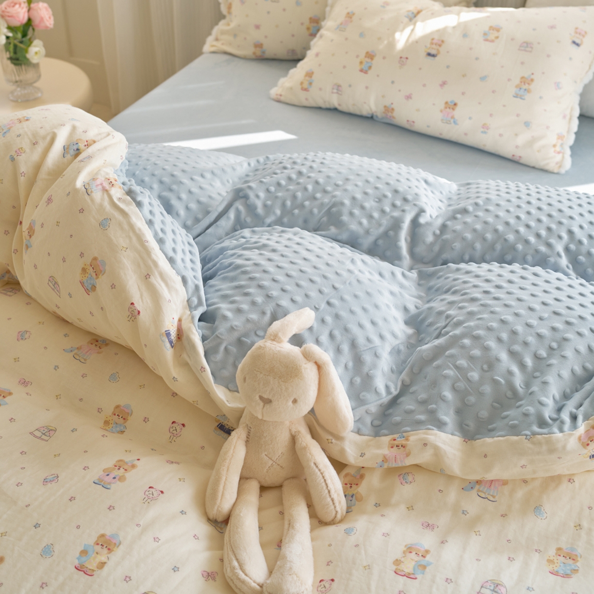 91家纺网 家纺一手货源 找家纺 洋铭区（原狠狠爱） 2025秋冬双层纱毛球球+豆豆绒四件套系列 公主小熊