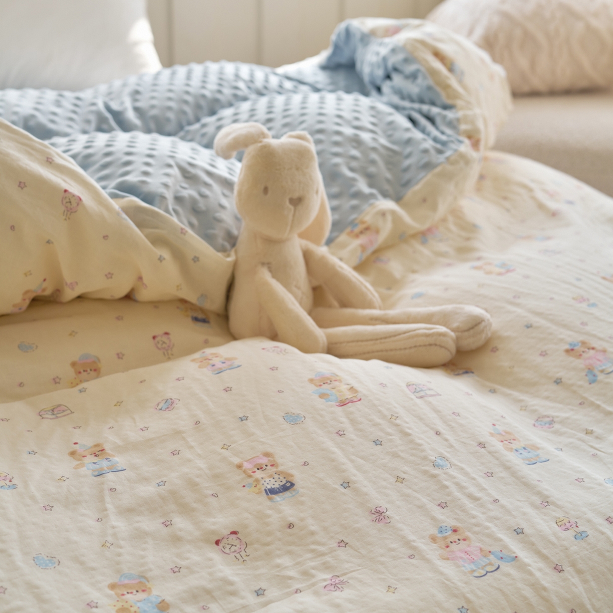 91家纺网 家纺一手货源 找家纺 洋铭区（原狠狠爱） 2025秋冬双层纱毛球球+豆豆绒四件套系列 公主小熊