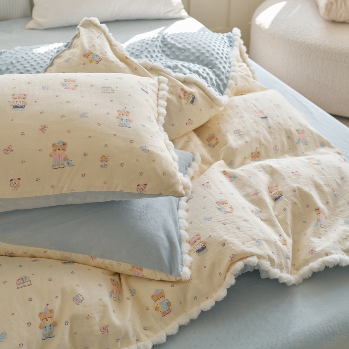 91家纺网 家纺一手货源 找家纺 洋铭区（原狠狠爱） 2025秋冬双层纱毛球球+豆豆绒四件套系列 公主小熊