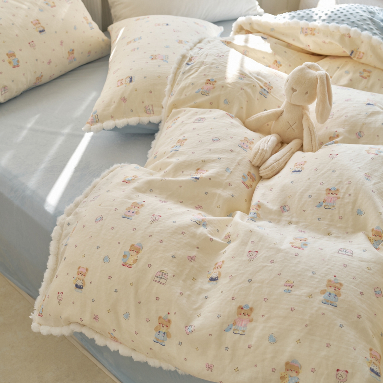 91家纺网 家纺一手货源 找家纺 洋铭区（原狠狠爱） 2025秋冬双层纱毛球球+豆豆绒四件套系列 公主小熊