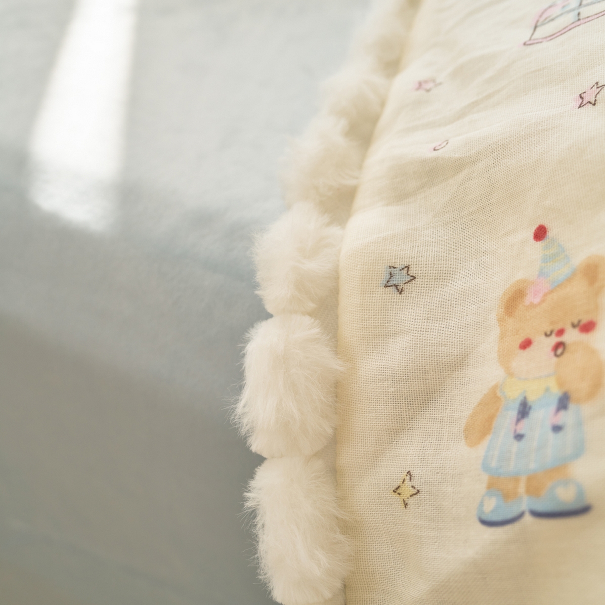 91家纺网 家纺一手货源 找家纺 洋铭区（原狠狠爱） 2025秋冬双层纱毛球球+豆豆绒四件套系列 公主小熊