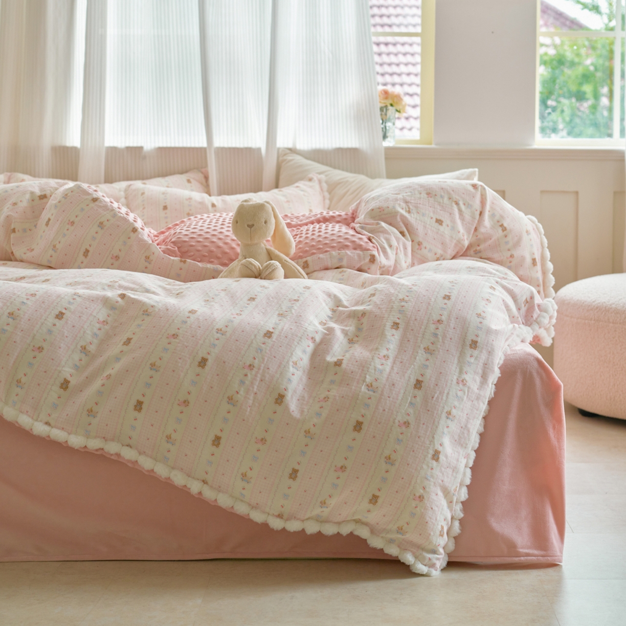 91家纺网 家纺一手货源 找家纺 洋铭区（原狠狠爱） 2025秋冬双层纱毛球球+豆豆绒四件套系列 乖宝小熊