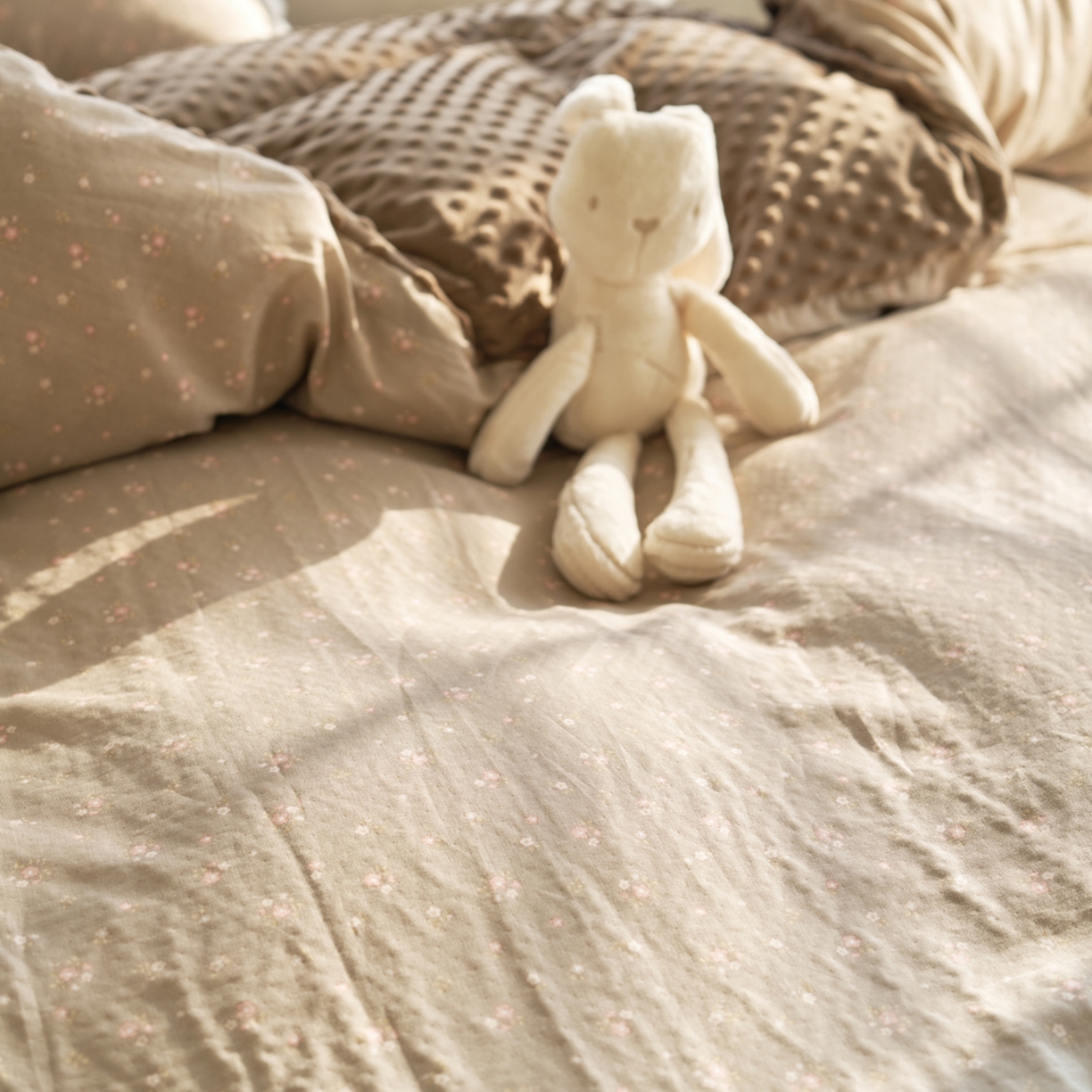 91家纺网 家纺一手货源 找家纺 洋铭区（原狠狠爱） 2025秋冬双层纱毛球球+豆豆绒四件套系列 咖啡花香