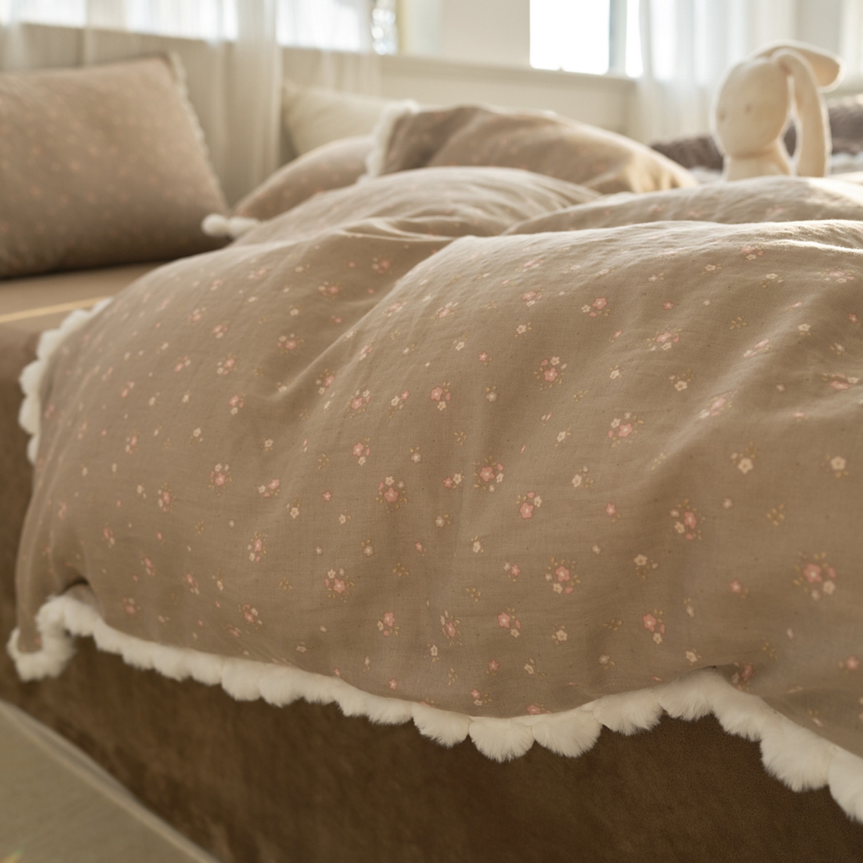 91家纺网 家纺一手货源 找家纺 洋铭区（原狠狠爱） 2025秋冬双层纱毛球球+豆豆绒四件套系列 咖啡花香