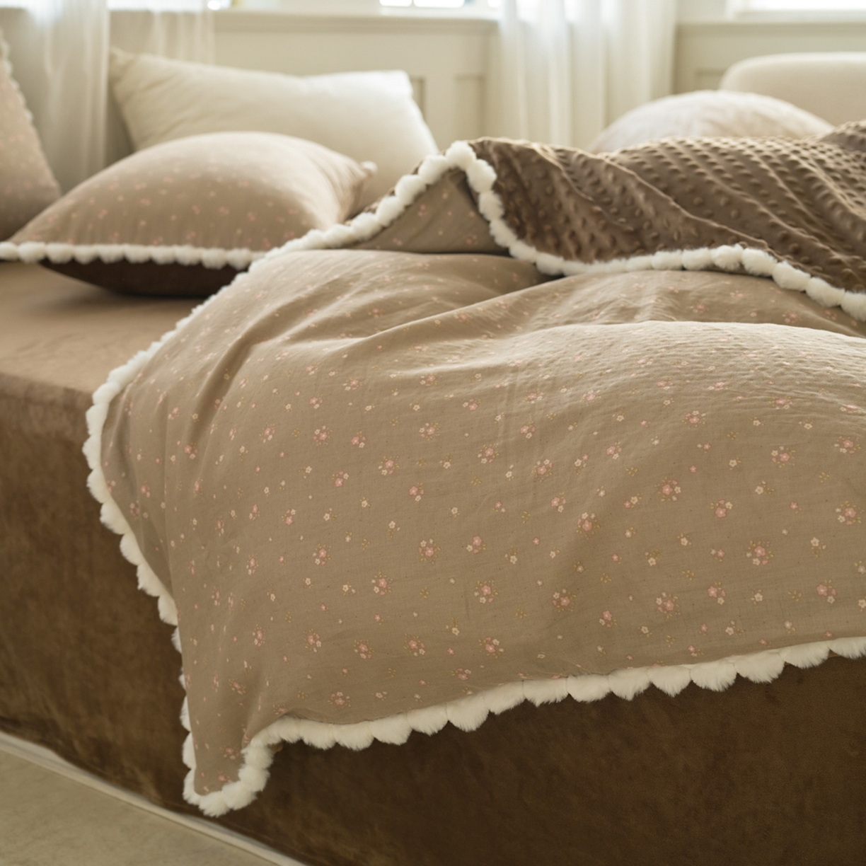 91家纺网 家纺一手货源 找家纺 洋铭区（原狠狠爱） 2025秋冬双层纱毛球球+豆豆绒四件套系列 咖啡花香