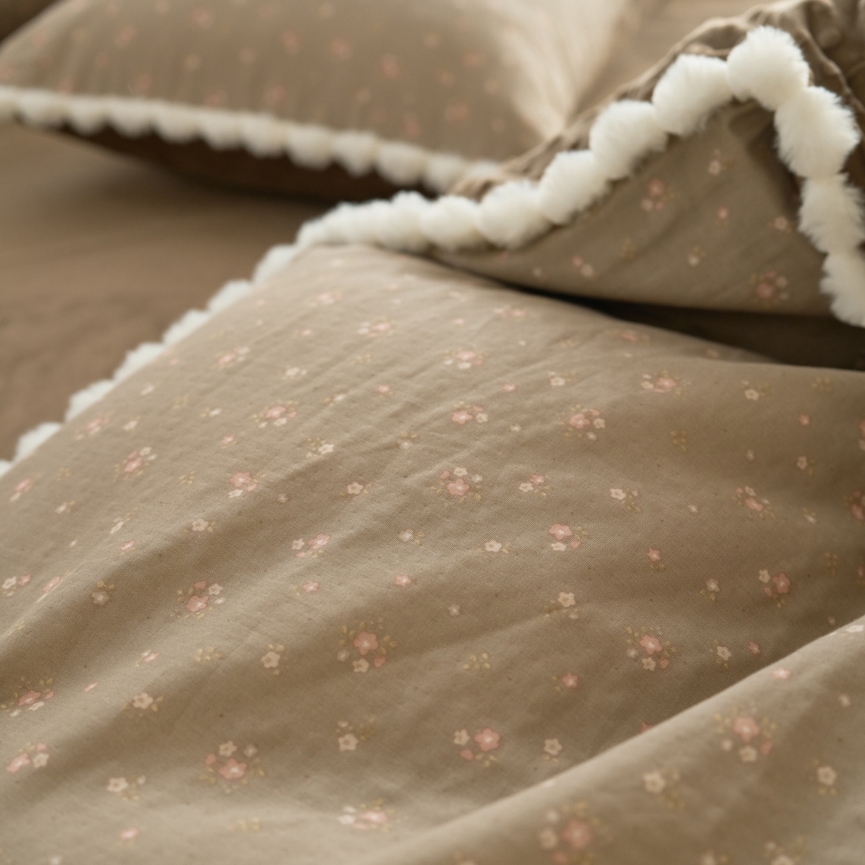 91家纺网 家纺一手货源 找家纺 洋铭区（原狠狠爱） 2025秋冬双层纱毛球球+豆豆绒四件套系列 咖啡花香