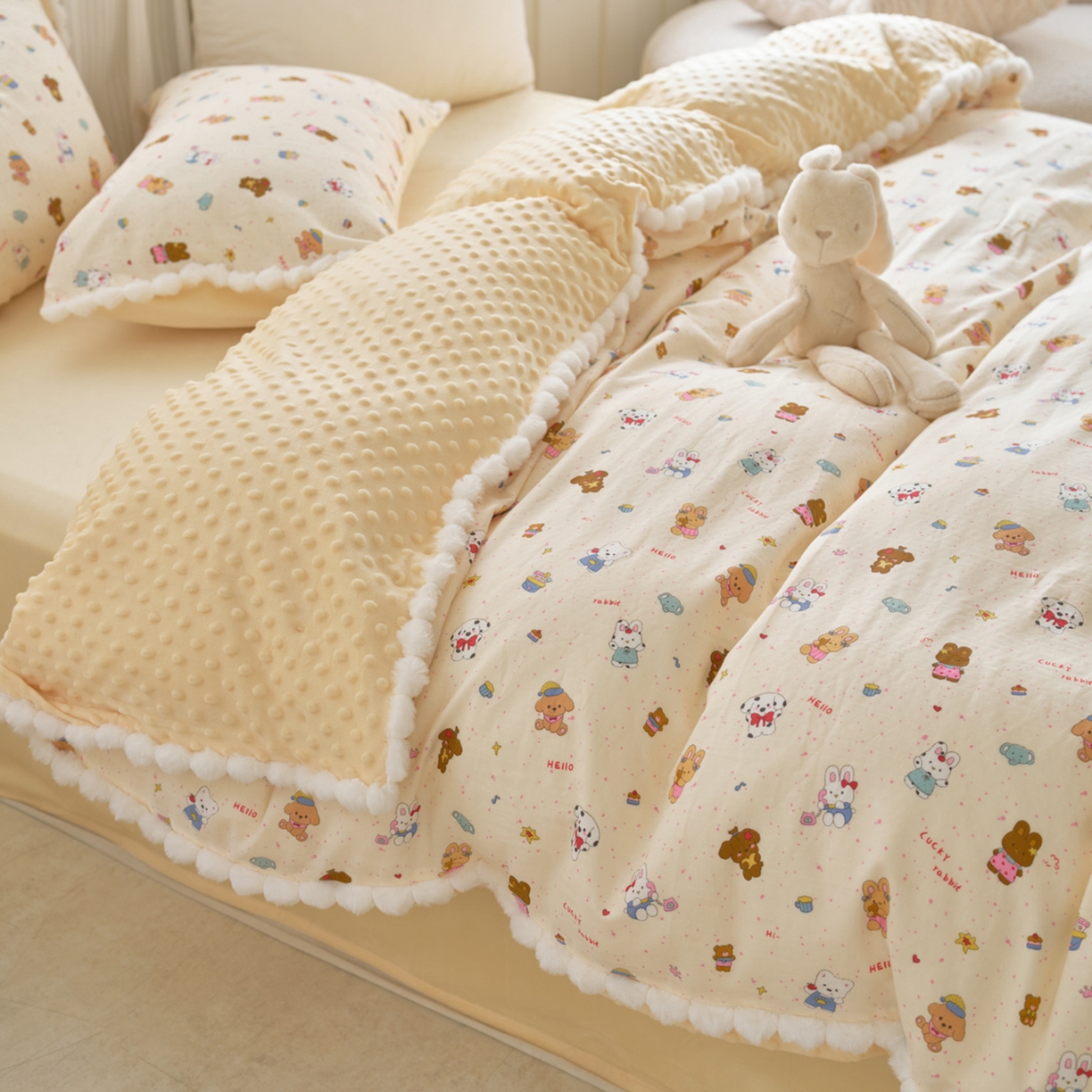 91家纺网 家纺一手货源 找家纺 洋铭区（原狠狠爱） 2025秋冬双层纱毛球球+豆豆绒四件套系列 萌趣宝宝