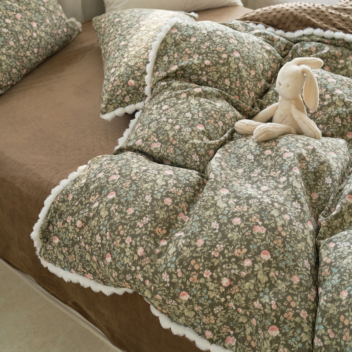 91家纺网 家纺一手货源 找家纺 洋铭区（原狠狠爱） 2025秋冬双层纱毛球球+豆豆绒四件套系列 秘密花园