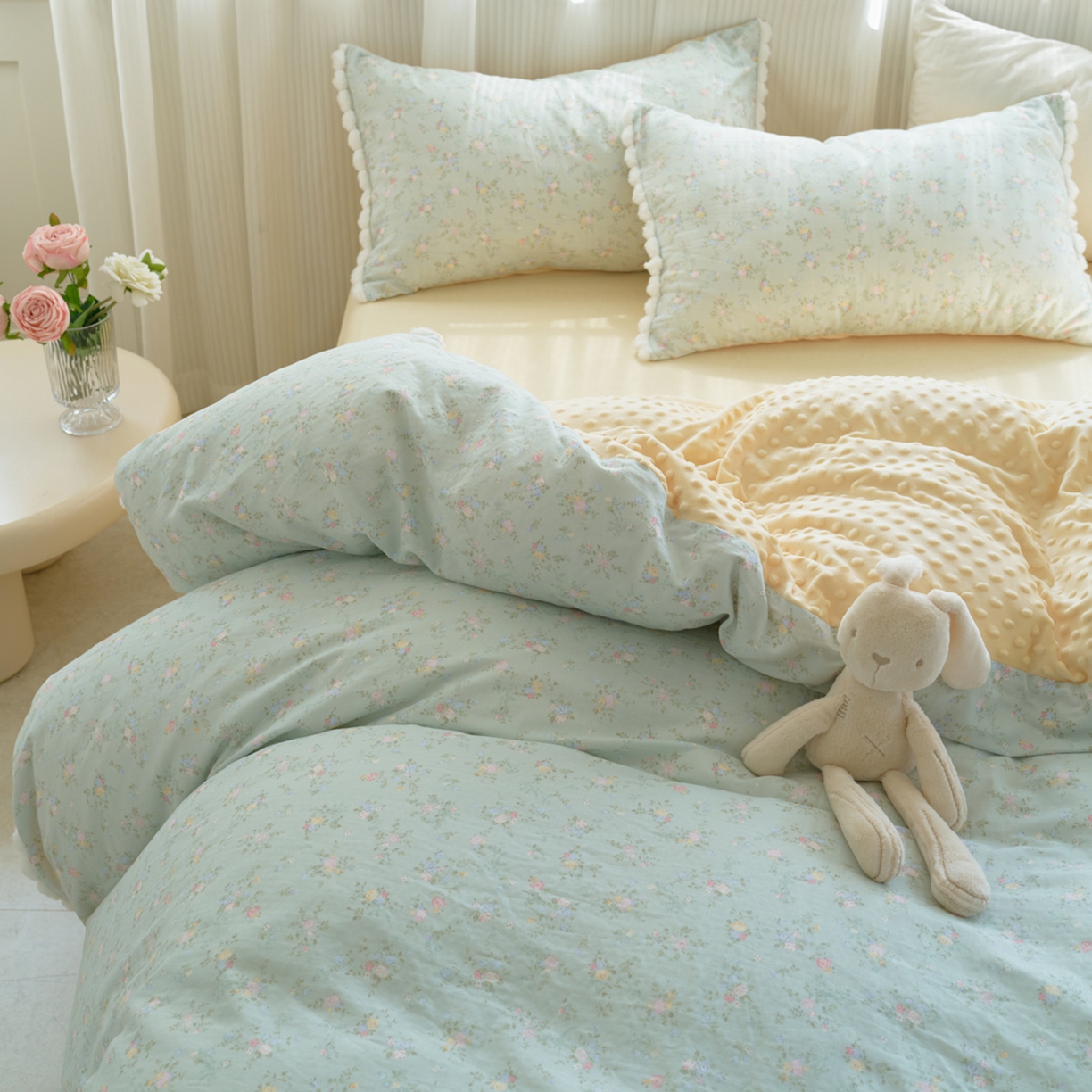 91家纺网 家纺一手货源 找家纺 洋铭区（原狠狠爱） 2025秋冬双层纱毛球球+豆豆绒四件套系列 水仙绿花