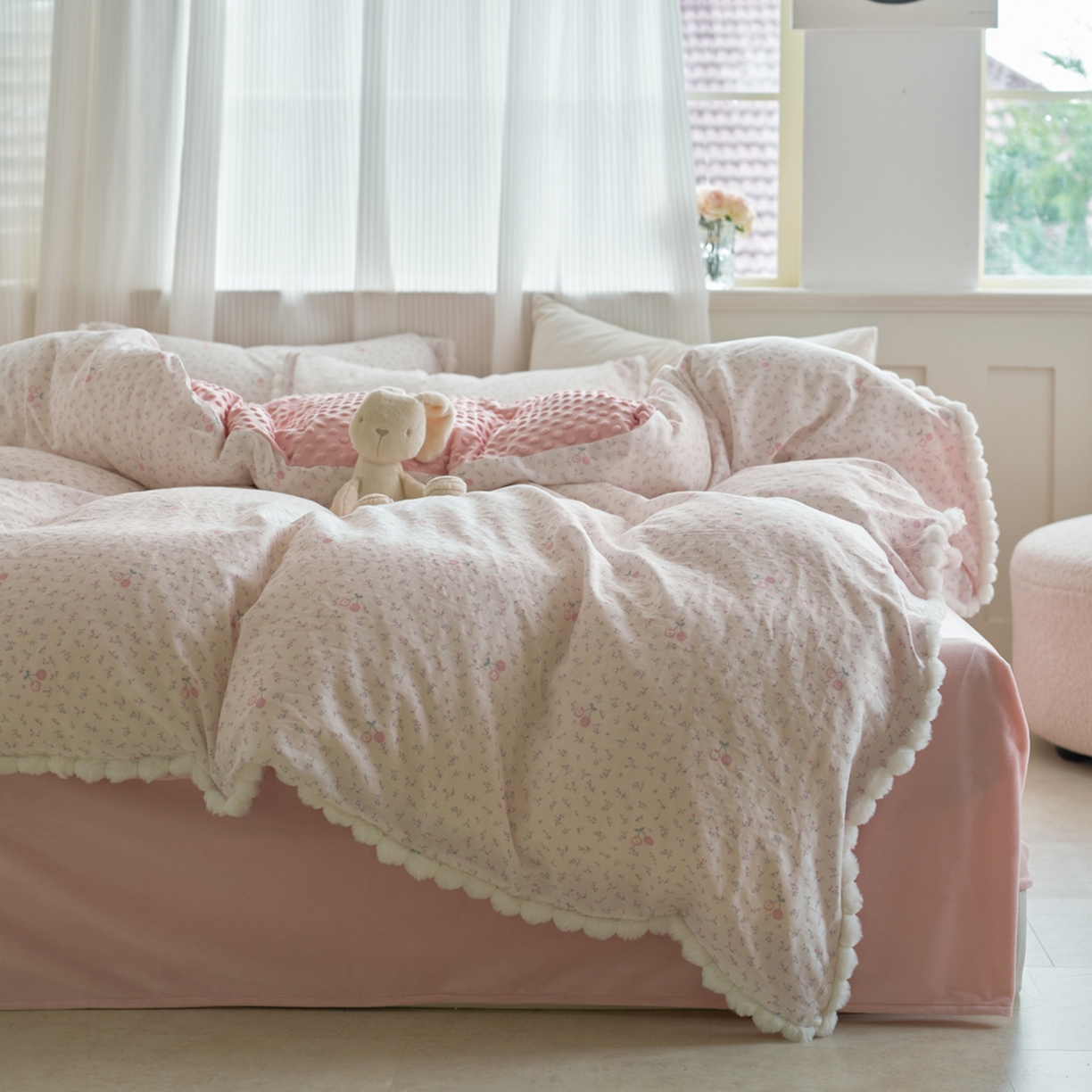 91家纺网 家纺一手货源 找家纺 洋铭区（原狠狠爱） 2025秋冬双层纱毛球球+豆豆绒四件套系列 小果粉花