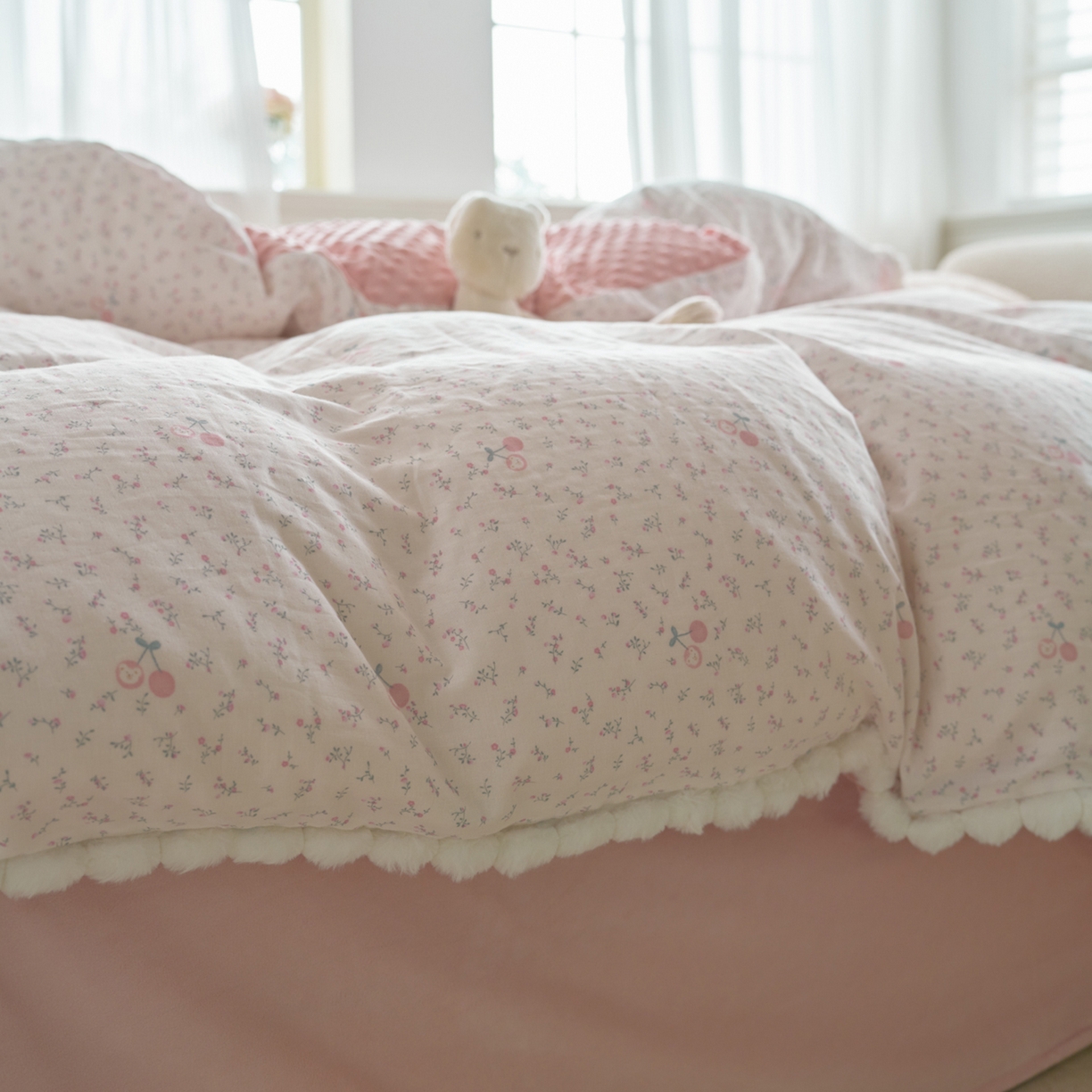 91家纺网 家纺一手货源 找家纺 洋铭区（原狠狠爱） 2025秋冬双层纱毛球球+豆豆绒四件套系列 小果粉花