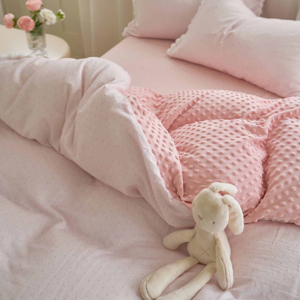 91家纺网 家纺一手货源 找家纺 洋铭区（原狠狠爱） 2025秋冬双层纱毛球球+豆豆绒四件套系列 小圆圆-紫