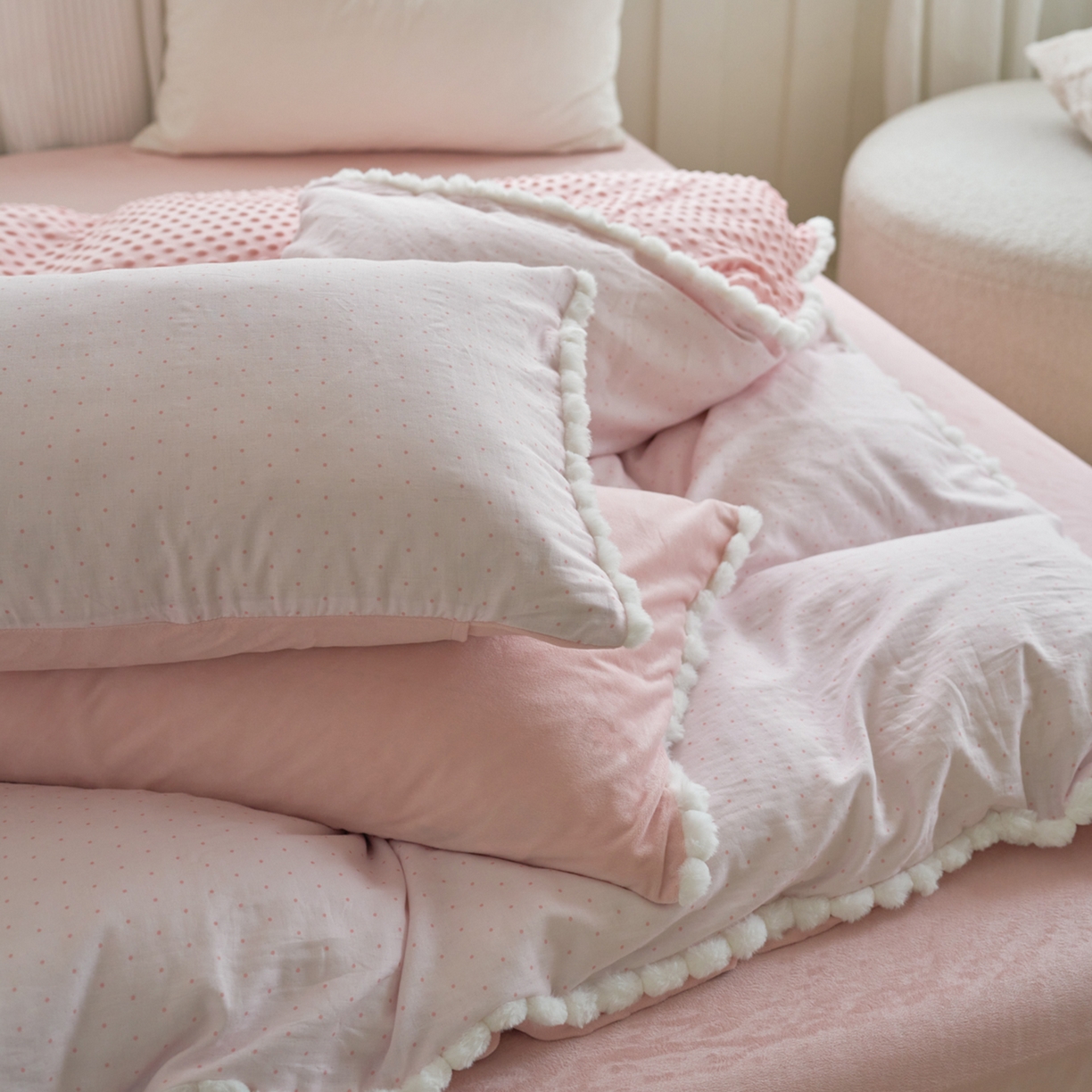 91家纺网 家纺一手货源 找家纺 洋铭区（原狠狠爱） 2025秋冬双层纱毛球球+豆豆绒四件套系列 小圆圆-紫