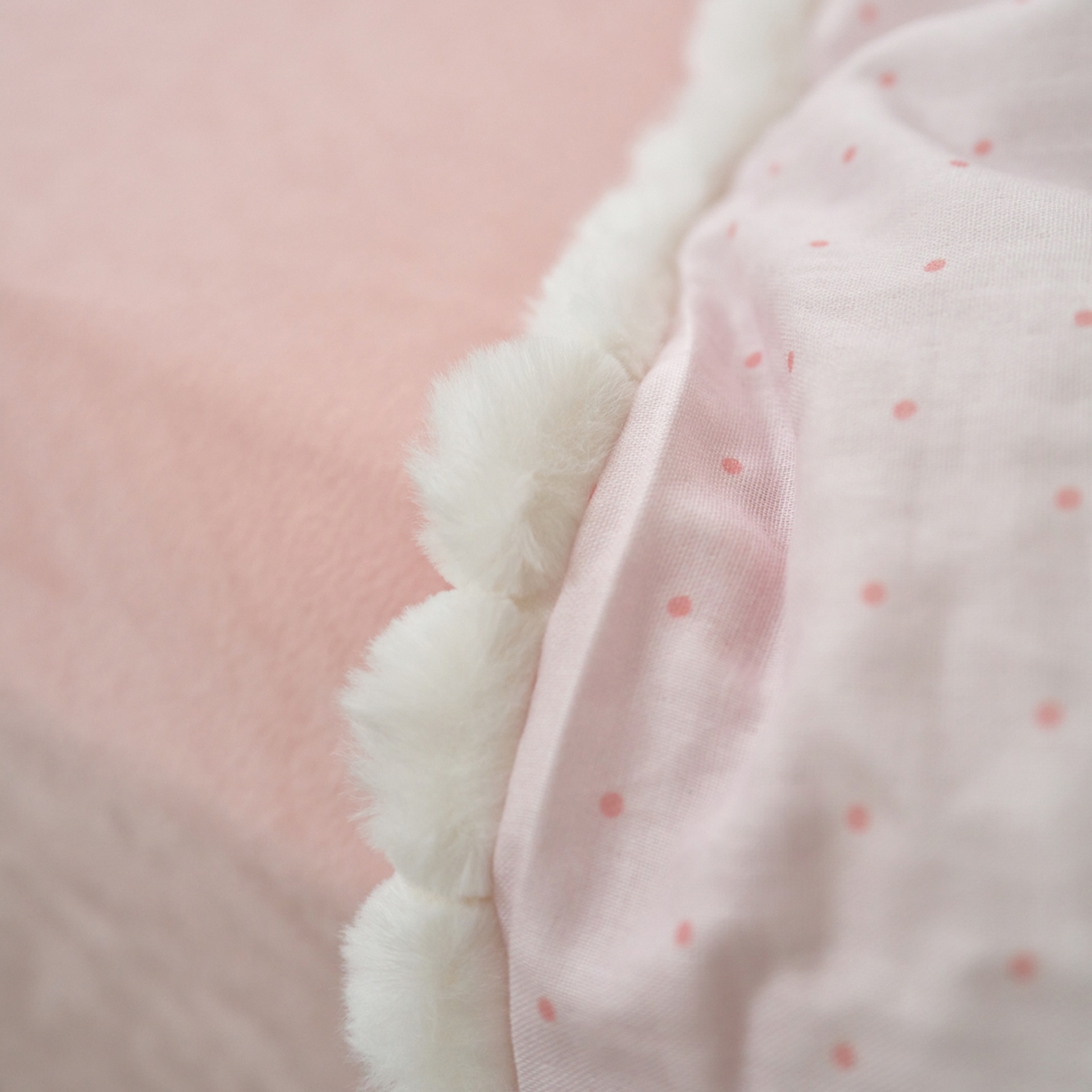 91家纺网 家纺一手货源 找家纺 洋铭区（原狠狠爱） 2025秋冬双层纱毛球球+豆豆绒四件套系列 小圆圆-紫