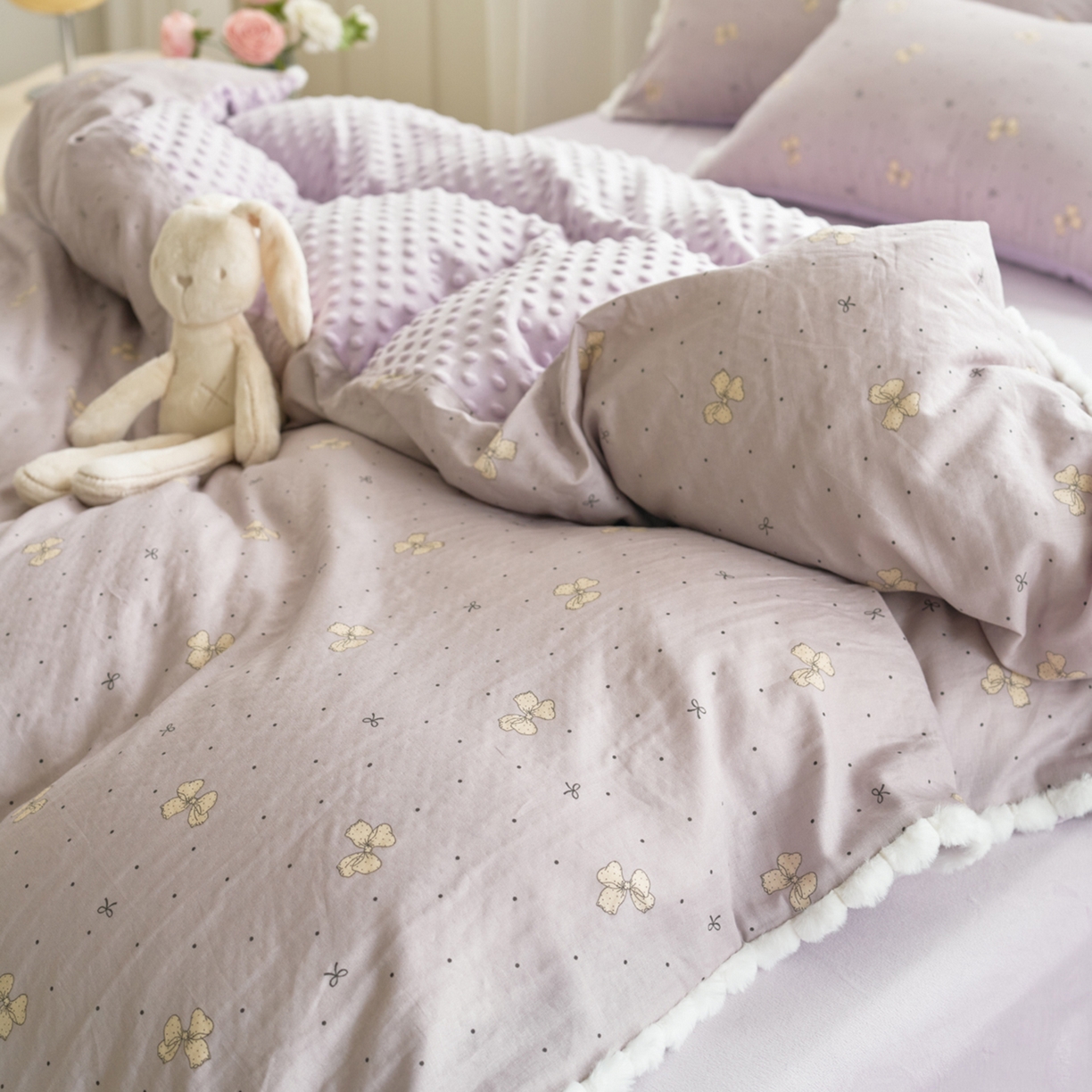 91家纺网 家纺一手货源 找家纺 洋铭区（原狠狠爱） 2025秋冬双层纱毛球球+豆豆绒四件套系列 紫蝶点点