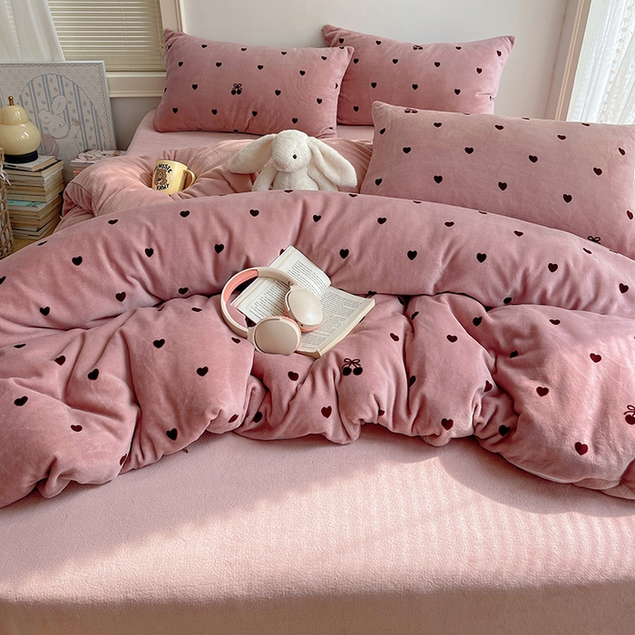 91家纺网 家纺一手货源 找家纺 （总）yyds网供 2025新款牛奶绒印花四件套卡通花卉萌趣三件套加厚保暖裸睡治愈防静电