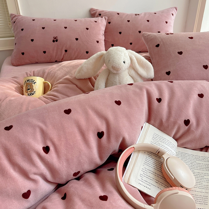 91家纺网 家纺一手货源 找家纺 （总）yyds网供 2025新款牛奶绒印花四件套卡通花卉萌趣三件套加厚保暖裸睡治愈防静电