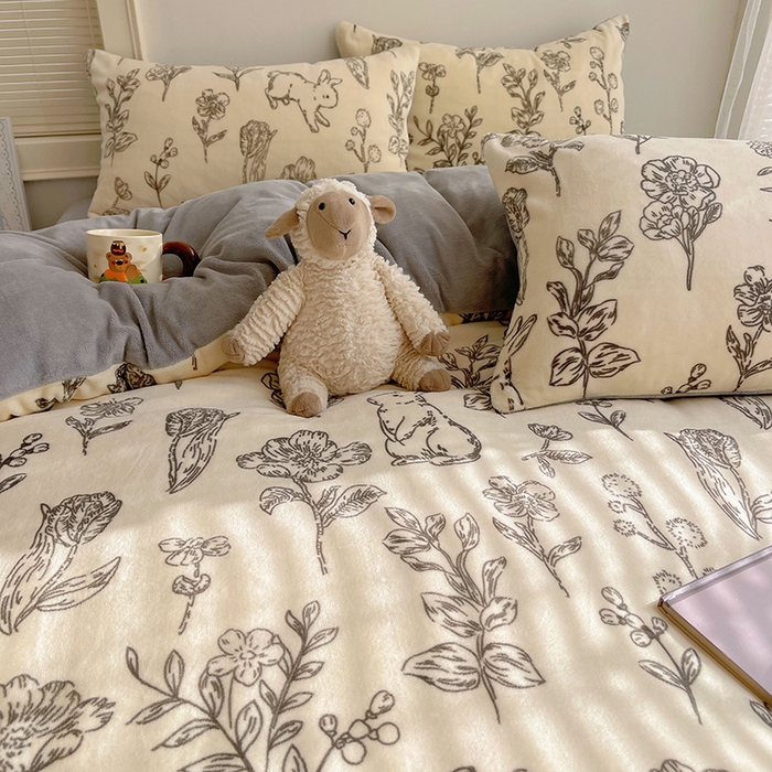 91家纺网 家纺一手货源 找家纺 yyds网供 2025新款牛奶绒印花四件套卡通花卉萌趣三件套加厚保暖裸睡治愈防静电 丛林兔影斯基