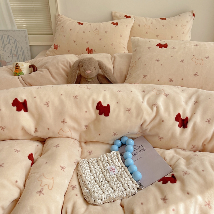 91家纺网 家纺一手货源 找家纺 yyds网供 2025新款牛奶绒印花四件套卡通花卉萌趣三件套加厚保暖裸睡治愈防静电 欢乐奶油小狗