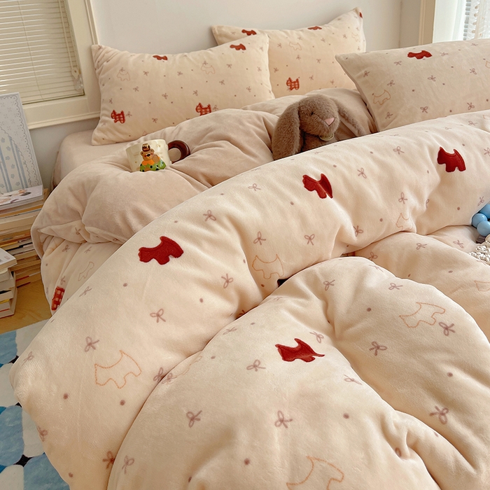 91家纺网 家纺一手货源 找家纺 yyds网供 2025新款牛奶绒印花四件套卡通花卉萌趣三件套加厚保暖裸睡治愈防静电 欢乐奶油小狗