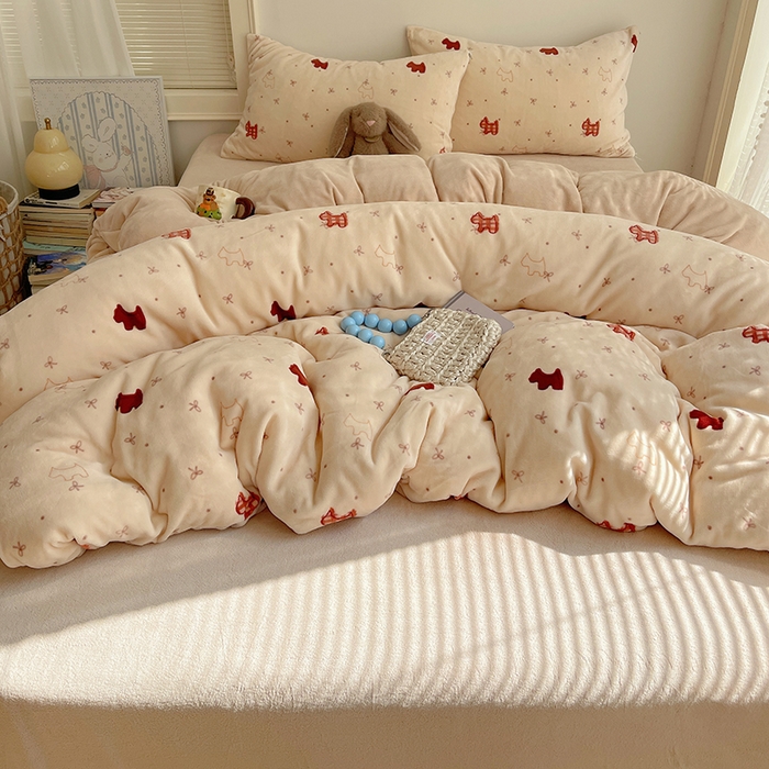 91家纺网 家纺一手货源 找家纺 yyds网供 2025新款牛奶绒印花四件套卡通花卉萌趣三件套加厚保暖裸睡治愈防静电 欢乐奶油小狗