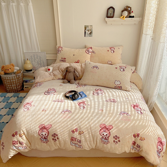 91家纺网 家纺一手货源 找家纺 yyds网供 2025新款牛奶绒印花四件套卡通花卉萌趣三件套加厚保暖裸睡治愈防静电 美乐蒂萌