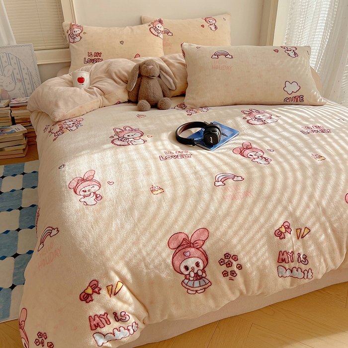 91家纺网 家纺一手货源 找家纺 yyds网供 2025新款牛奶绒印花四件套卡通花卉萌趣三件套加厚保暖裸睡治愈防静电 美乐蒂萌