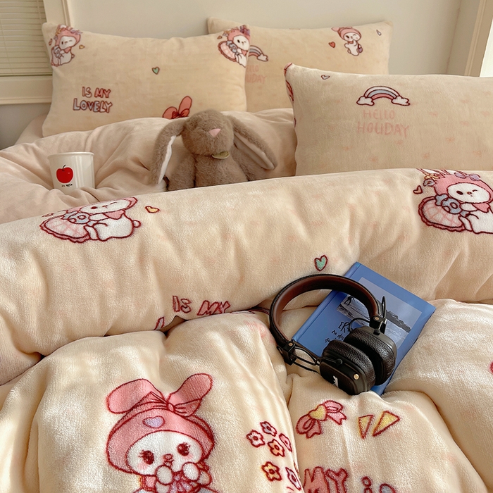 91家纺网 家纺一手货源 找家纺 yyds网供 2025新款牛奶绒印花四件套卡通花卉萌趣三件套加厚保暖裸睡治愈防静电 美乐蒂萌